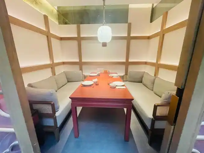 Private dining room upholstery
